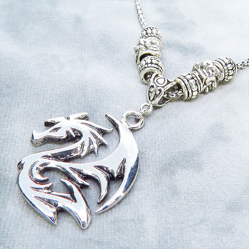 ステンレス鋼 シルバーカラー ドラゴンシルエットのペンダントネックレス ロングチェーン