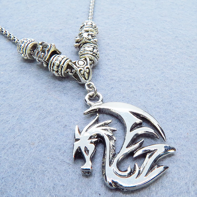ステンレス鋼 シルバーカラー ドラゴンシルエットのペンダントネックレス ロングチェーン