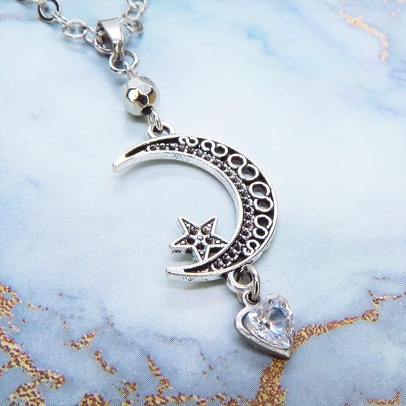 シルバーカラー 三日月にハートを組合せた大人可愛いネックレス スワロフスキー・クリスタル 長さ調整可