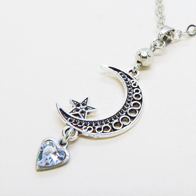 シルバーカラー 三日月にハートを組合せた大人可愛いネックレス スワロフスキー・クリスタル 長さ調整可
