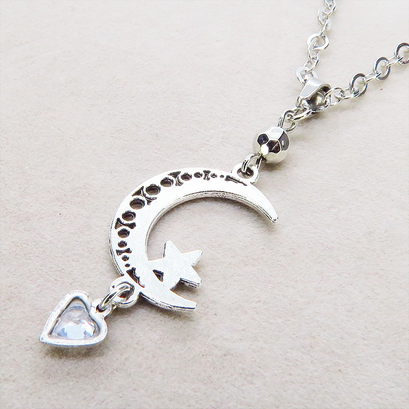 シルバーカラー 三日月にハートを組合せた大人可愛いネックレス スワロフスキー・クリスタル 長さ調整可