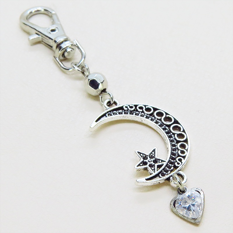 シルバーカラー 三日月とハートを組合せたキーホルダー スワロフスキー・クリスタル 金具交換可