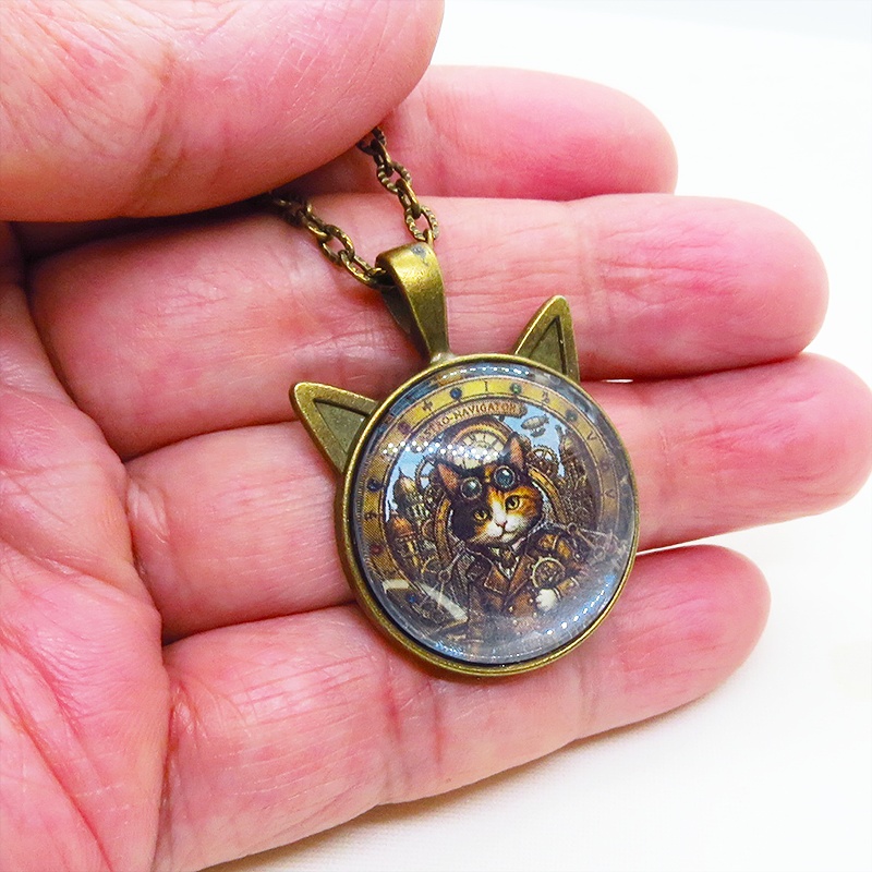 アンティークゴールド 猫耳カボションペンダントネックレス スチームパンク 三毛猫パイロット 長さ調整可