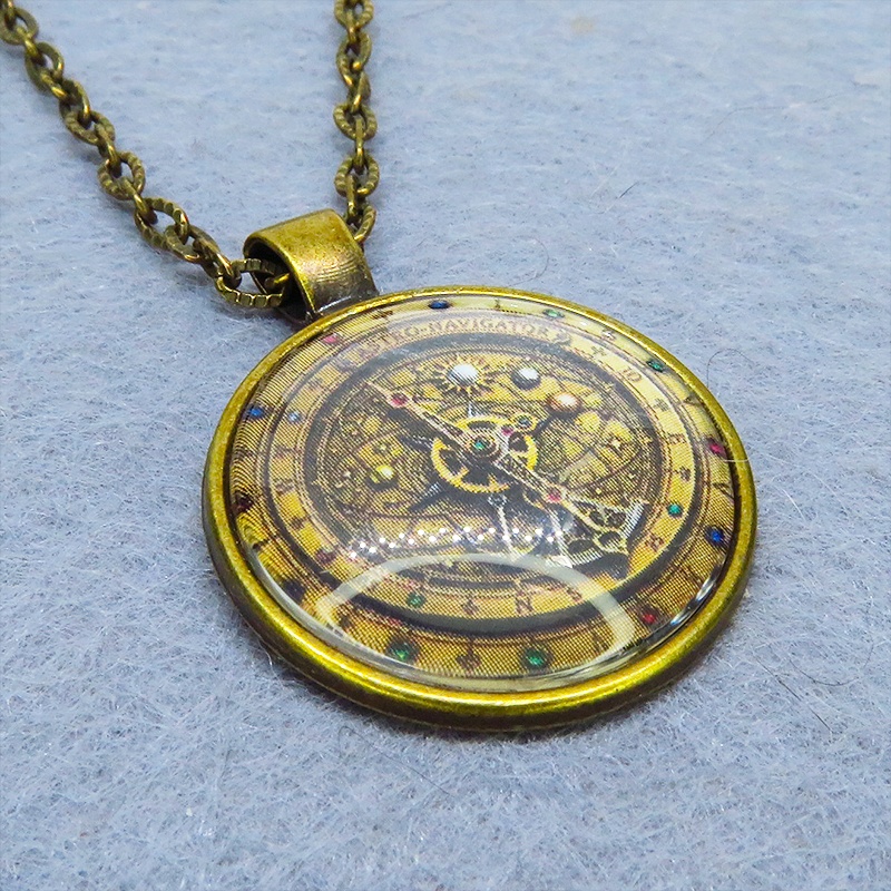 アンティークゴールド 羅針盤と歯車の描かれたスチームパンク風カボションペンダントネックレス TYPE-B 長さ調整可