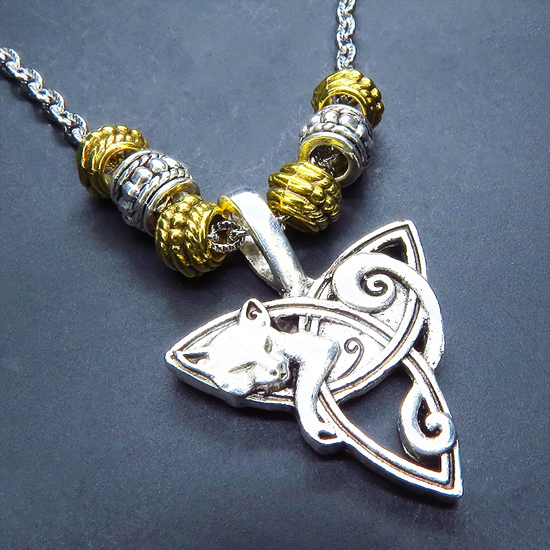 アンティークシルバー フォックス(狐)とメタルビーズを組合せたネックレス 長さ調整可