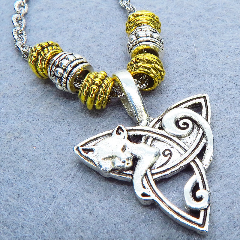 アンティークシルバー フォックス(狐)とメタルビーズを組合せたネックレス 長さ調整可