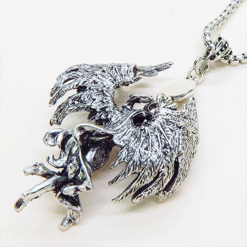 ステンレス シルバーカラー 翼を広げる天使のリアルな立体的ペンダント・ネックレス ラインストーン ロングネックレス