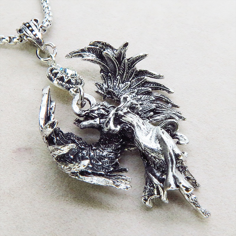 ステンレス シルバーカラー 翼を広げる天使のリアルな立体的ペンダント・ネックレス ラインストーン ロングネックレス