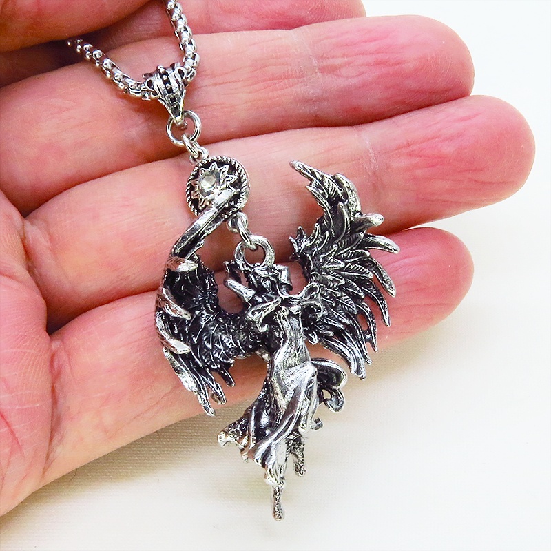 ステンレス シルバーカラー 翼を広げる天使のリアルな立体的ペンダント・ネックレス ラインストーン ロングネックレス