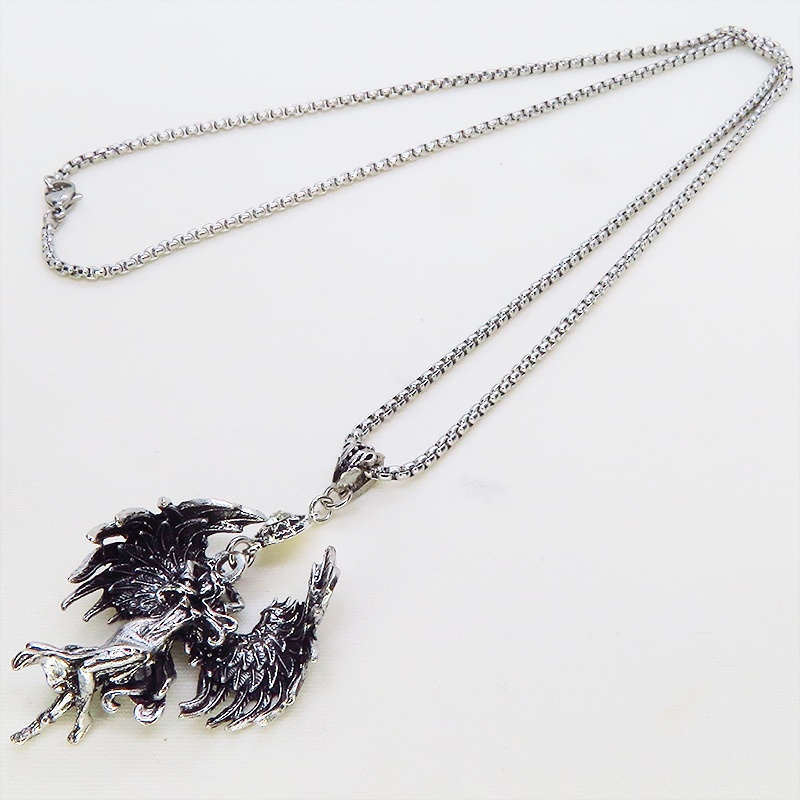 ステンレス シルバーカラー 翼を広げる天使のリアルな立体的ペンダント・ネックレス ラインストーン ロングネックレス