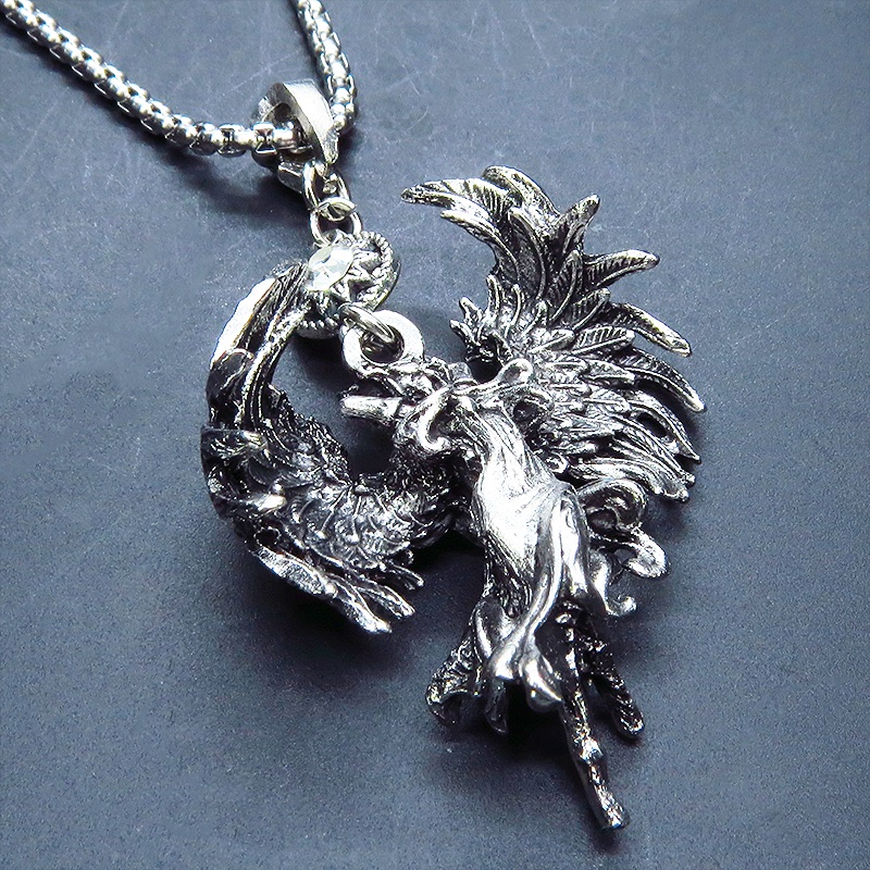 ステンレス シルバーカラー 翼を広げる天使のリアルな立体的ペンダント・ネックレス ラインストーン ロングネックレス