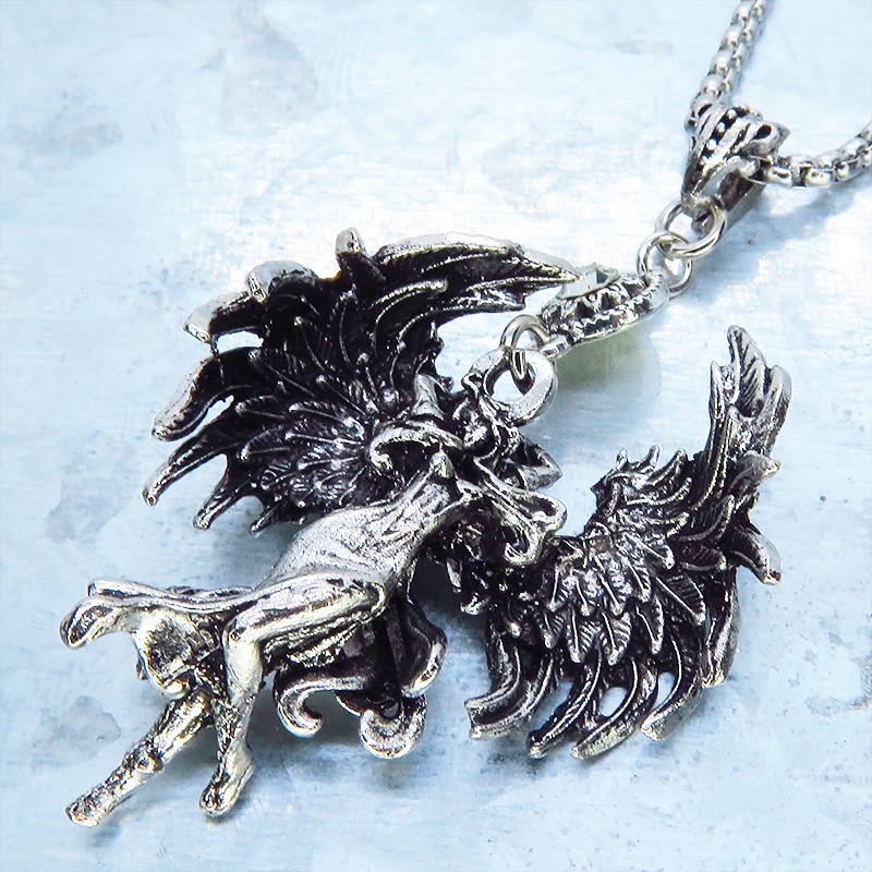 ステンレス シルバーカラー 翼を広げる天使のリアルな立体的ペンダント・ネックレス ラインストーン ロングネックレス