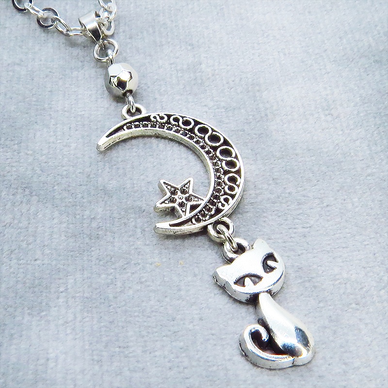 アンティークシルバー 三日月と猫を組合せたコンパクトなペンダントネックレス 長さ調整可 ステンレス可