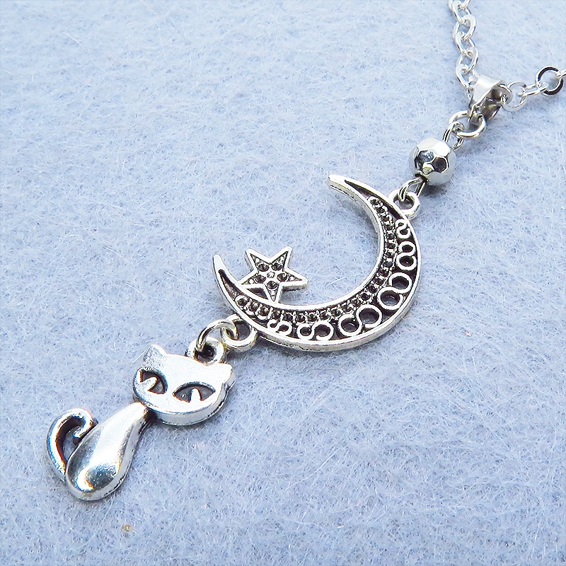 アンティークシルバー 三日月と猫を組合せたコンパクトなペンダントネックレス 長さ調整可 ステンレス可