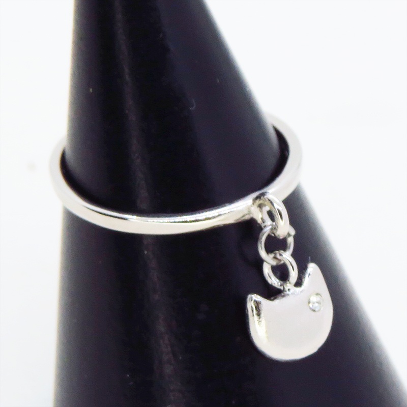 シルバー925 猫フェイスチャームがつり下がる大人可愛いリング スワロフスキー フリーサイズ