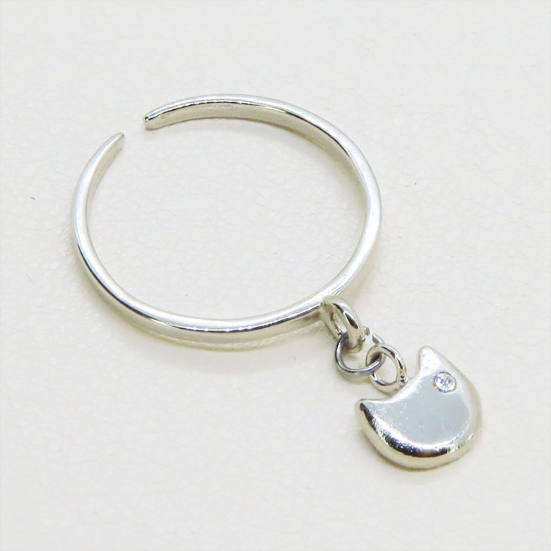 シルバー925 猫フェイスチャームがつり下がる大人可愛いリング スワロフスキー フリーサイズ