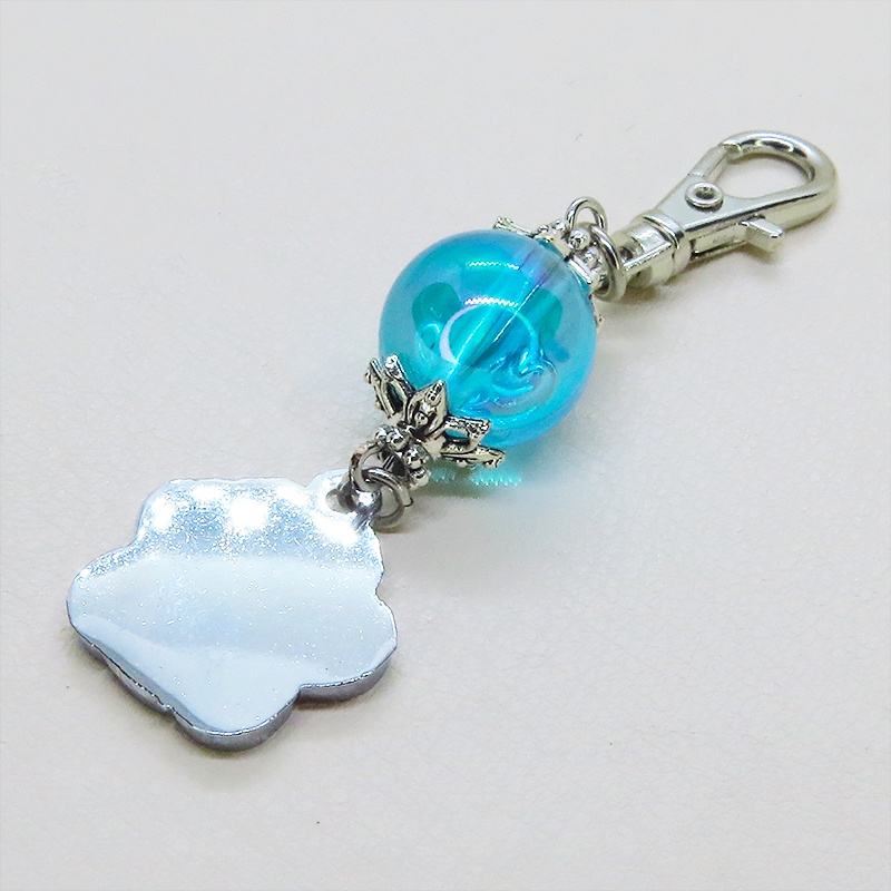 シルバーカラー 大きめ肉球チャームとアクアマリンのビーズを組合せたキーホルダー 金具変更可