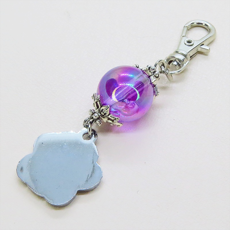 シルバーカラー 大きめ肉球チャームとヴァイオレットのビーズを組合せたキーホルダー 金具変更可