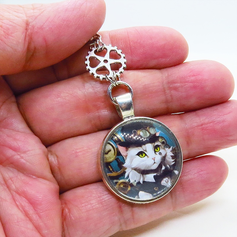シルバーカラー カボションペンダント キーホルダー スチームパンク シルクハットの毛長白猫 金具変更可
