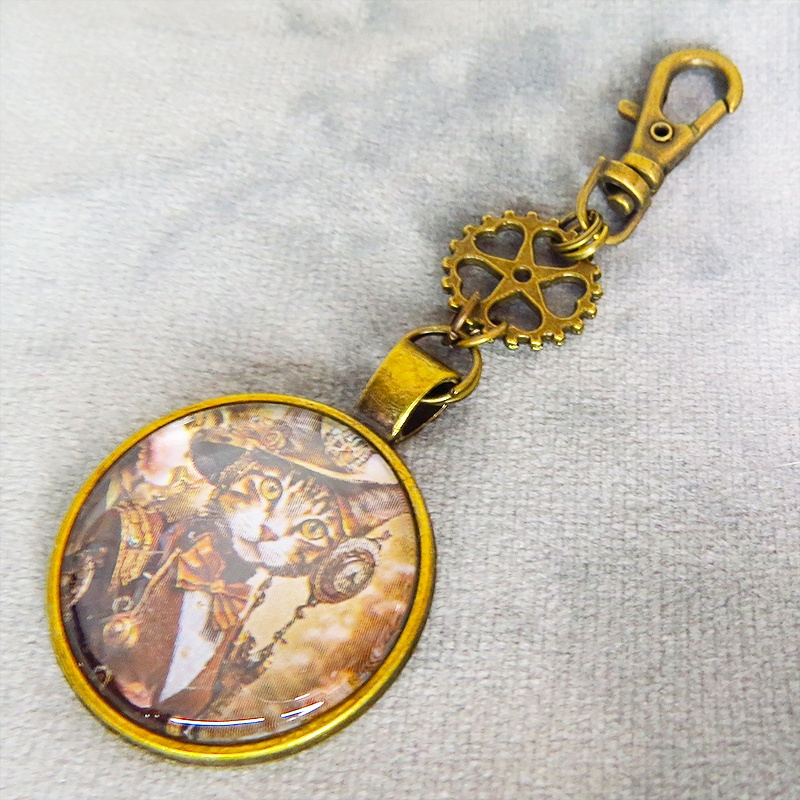 アンティークゴールド カボションペンダントキーホルダー スチームパンク キジシロ貴婦人 猫 金具変更可