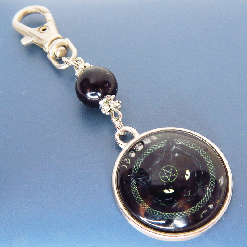 ゴシック調 ペンタグラムを額にもつ魔法黒猫のキーホルダー オニキス 金具変更可