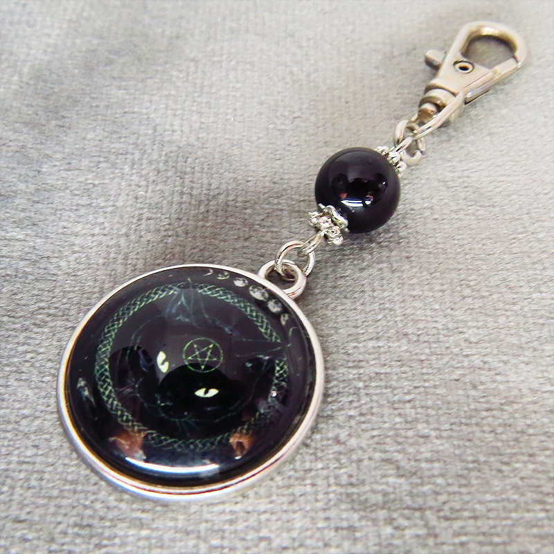 ゴシック調 ペンタグラムを額にもつ魔法黒猫のキーホルダー オニキス 金具変更可