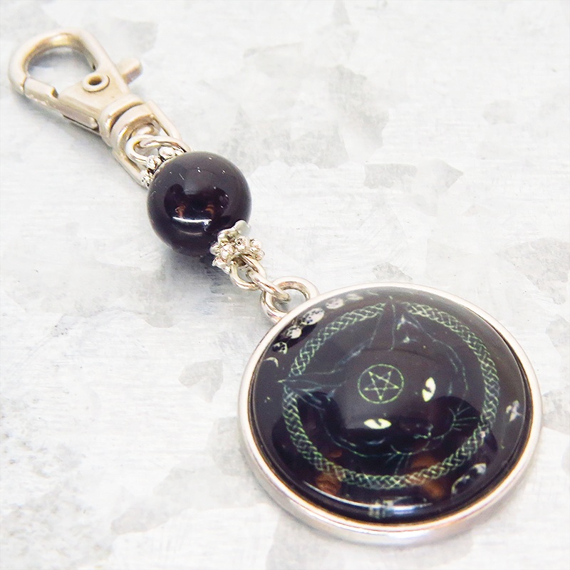 ゴシック調 ペンタグラムを額にもつ魔法黒猫のキーホルダー オニキス 金具変更可