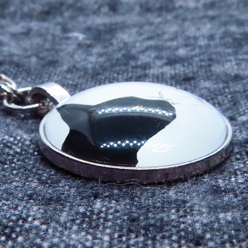アンティークシルバー 黒猫と蝶のキーホルダー カボション 金具交換可 バッグチャーム ファスナーチャーム