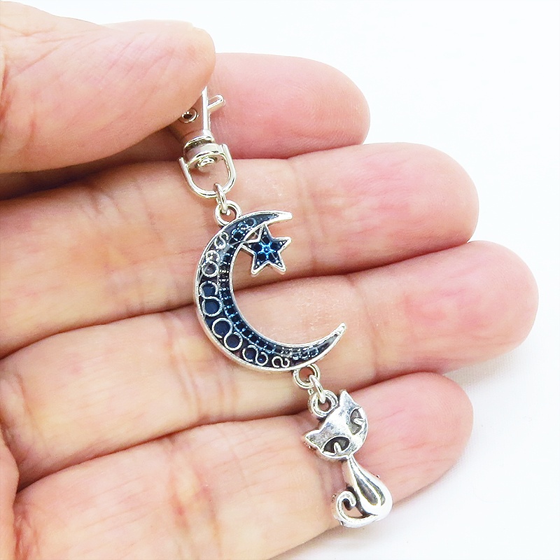 アンティークシルバー 猫と三日月と星のマリンブルーレジンキーホルダー 金具変更可