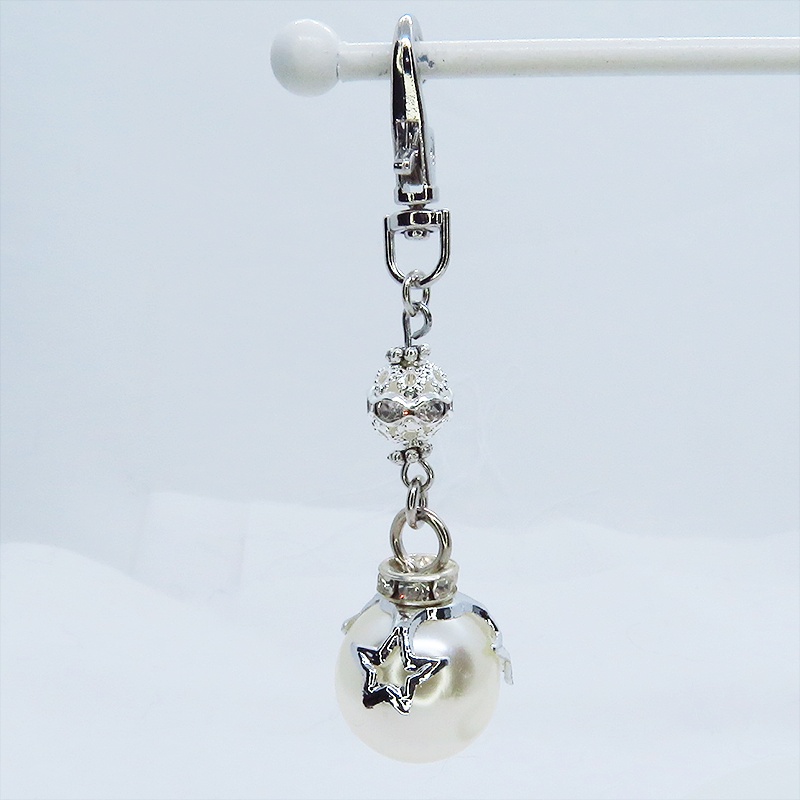 シルバーカラー 大きめホワイトカラービーズとラインストーン入りメタルビーズを組合せたキーホルダー 金具変更可