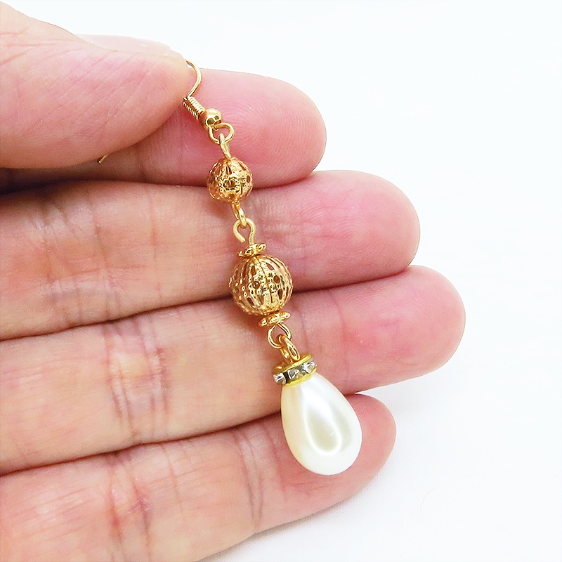 マットゴールドカラー メタルビーズとティアドロップビーズのピアス サージカル可