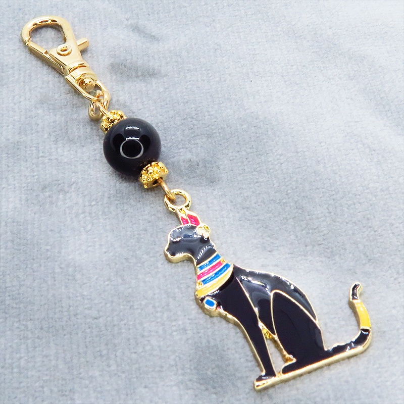 古代エジプトの猫の神様バステトのキーホルダー 黒猫 エナメル オニキスビーズ 金具変更可