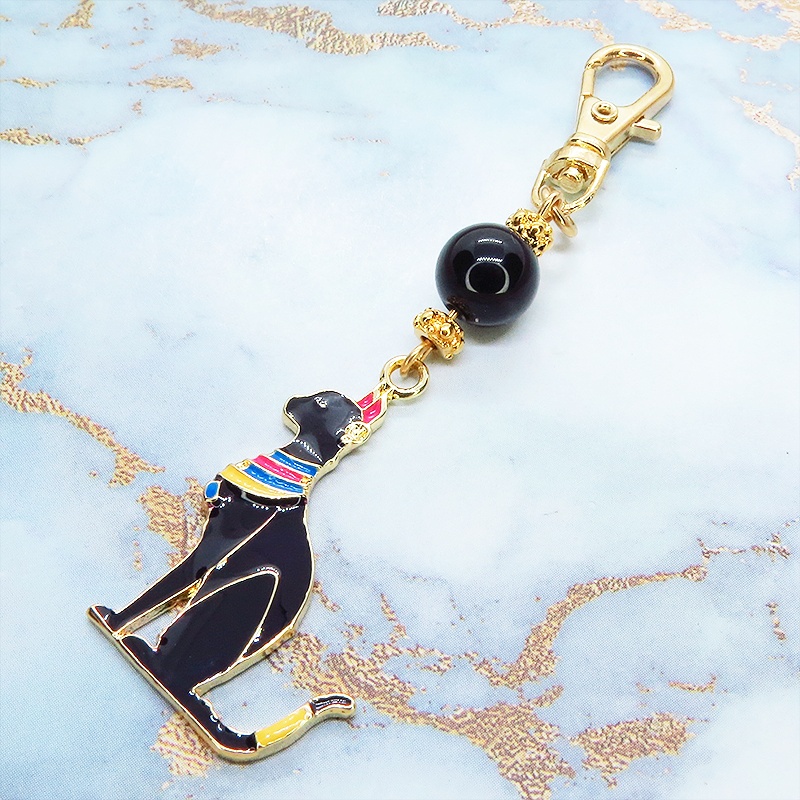 古代エジプトの猫の神様バステトのキーホルダー 黒猫 エナメル オニキスビーズ 金具変更可