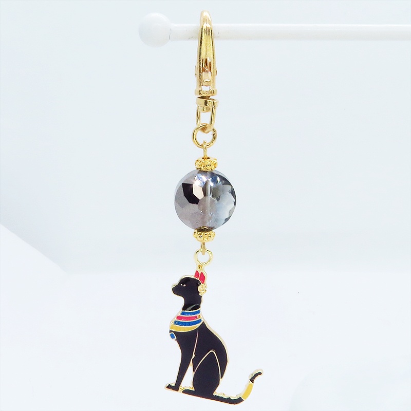 古代エジプトの猫の神様バステトのキーホルダー 黒猫 エナメル クリアブラックビーズ 金具変更可
