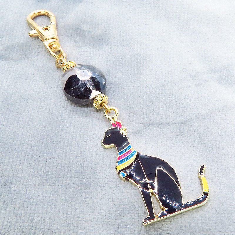 古代エジプトの猫の神様バステトのキーホルダー 黒猫 エナメル クリアブラックビーズ 金具変更可