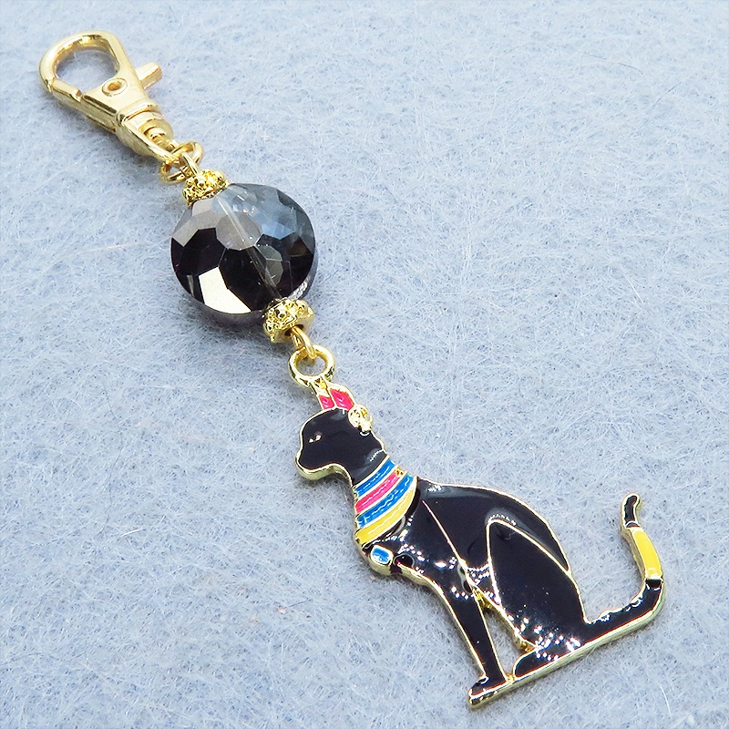 古代エジプトの猫の神様バステトのキーホルダー 黒猫 エナメル クリアブラックビーズ 金具変更可