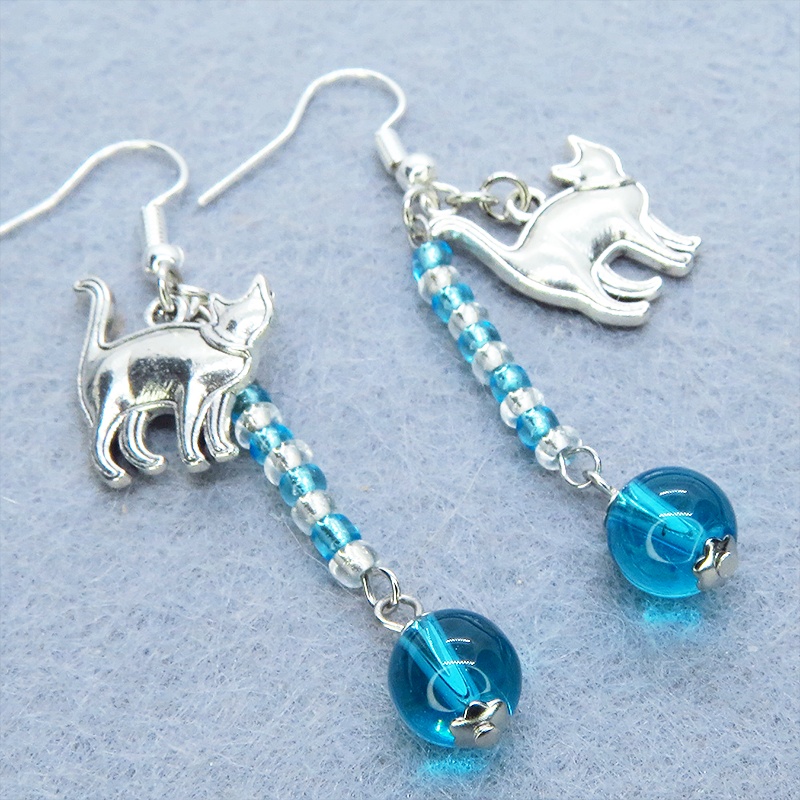 シルバーキャット&シアーブルーのドロップスウィングピアス サージカル可