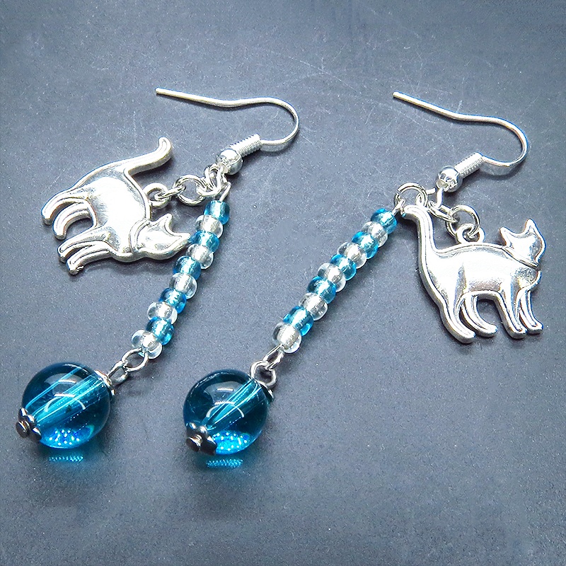 シルバーキャット&シアーブルーのドロップスウィングピアス サージカル可