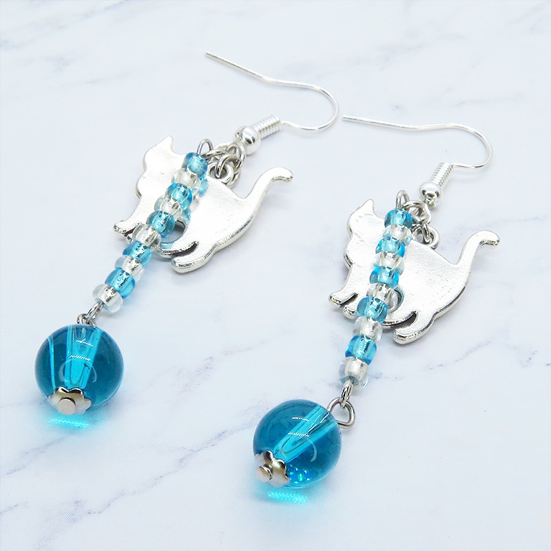 シルバーキャット&シアーブルーのドロップスウィングピアス サージカル可