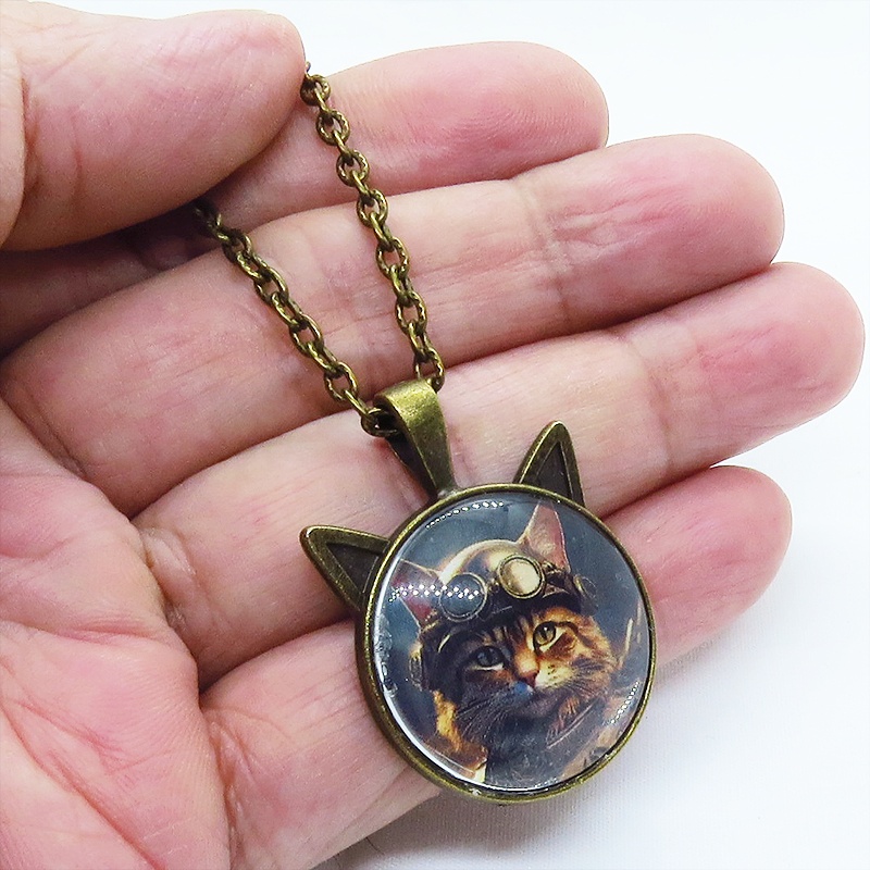アンティークゴールド 猫耳カボションペンダントネックレス スチームパンク 茶白猫 曹長 長さ調整可
