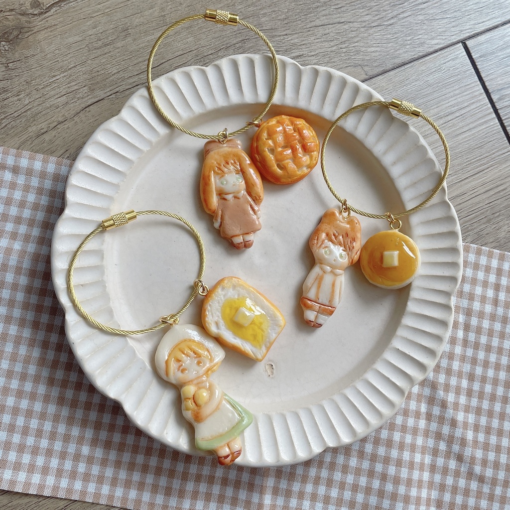 こどもと焼き菓子のキーホルダー