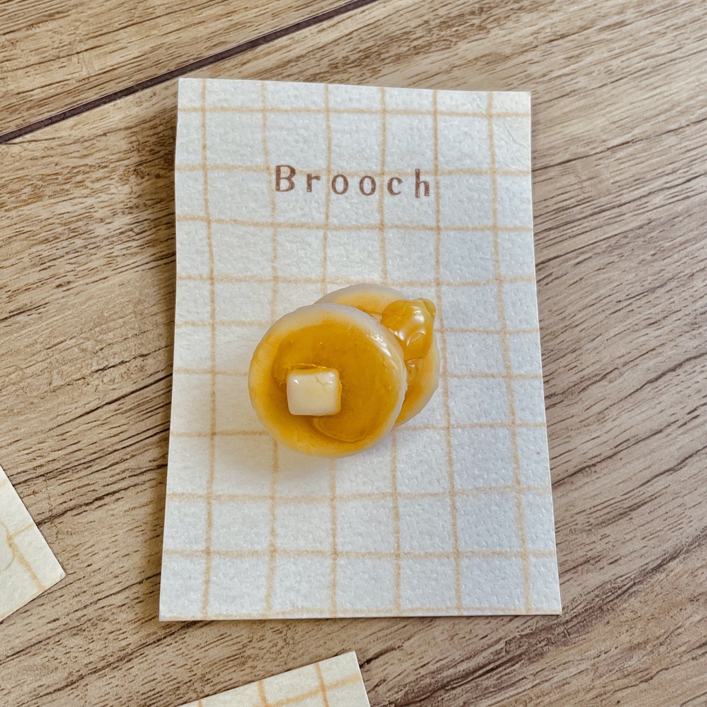 お菓子みたいなブローチ