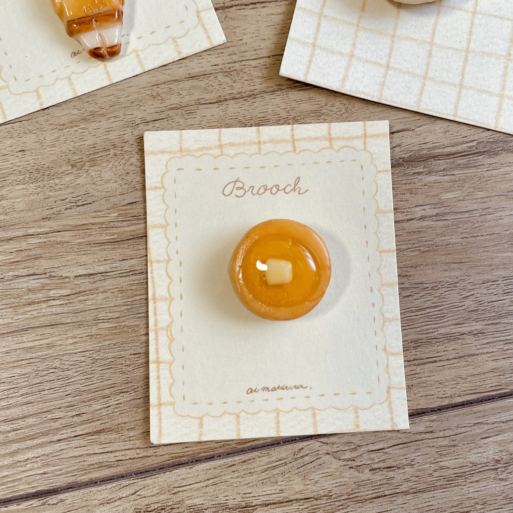 お菓子みたいなブローチ