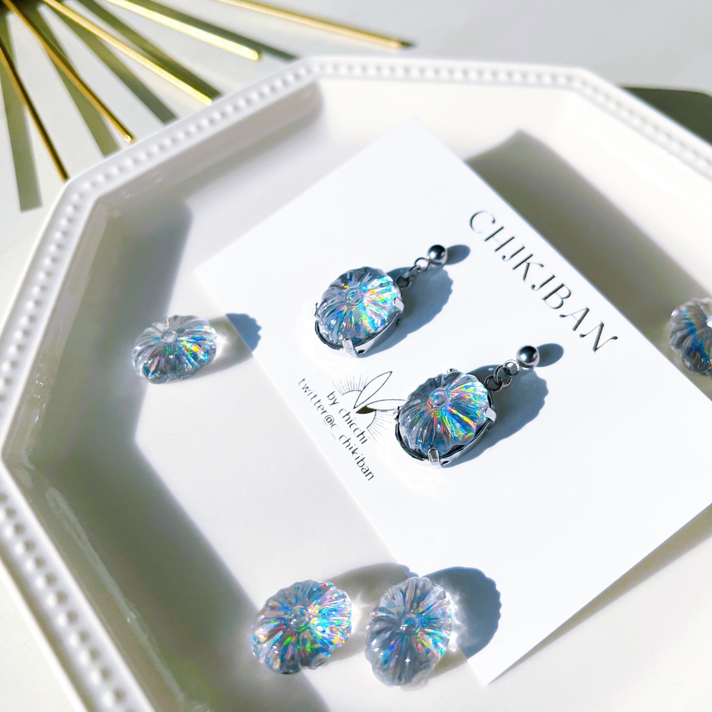 【五条悟イメージ】六眼の残光 揺れるイヤーアクセサリー