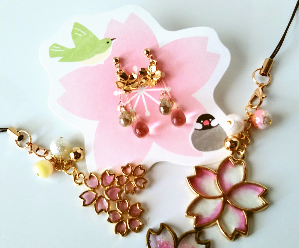 桜ドロップピアス・イヤリングと桜ストラップの桜尽くしセット