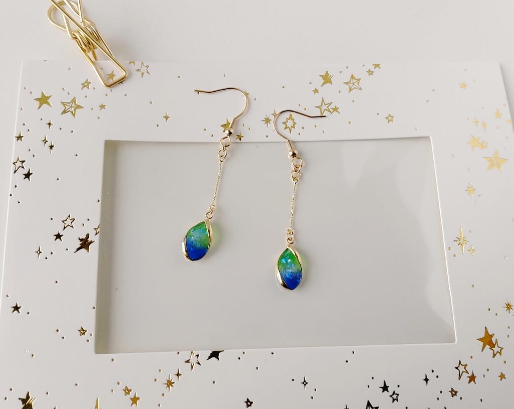 ひらりゴールドピアス・イヤリング【さねぎゆイメージ】