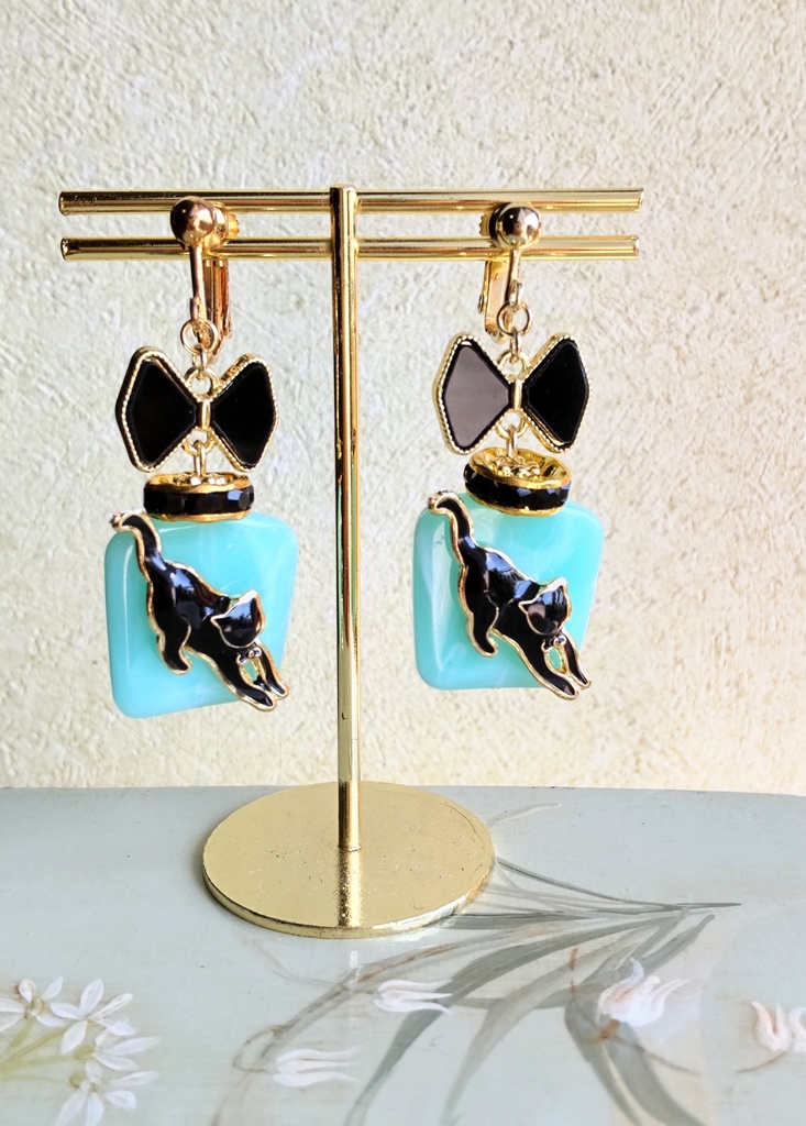 黒猫パフュームボトルアクセ