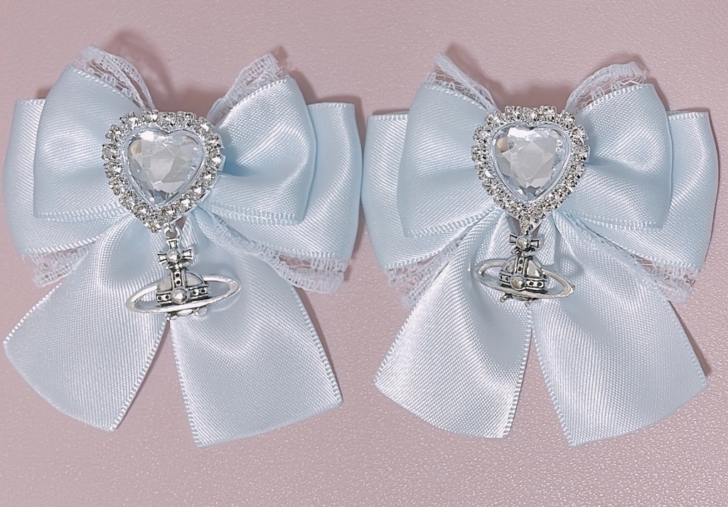 リボンヘアクリップ 薄水色 惑星チャーム ♡量産型地雷系ハンドメイドロリィタヘアメ病みかわいいハートホワイト白アイドルコンカフェコスプレロリィタヘアメ