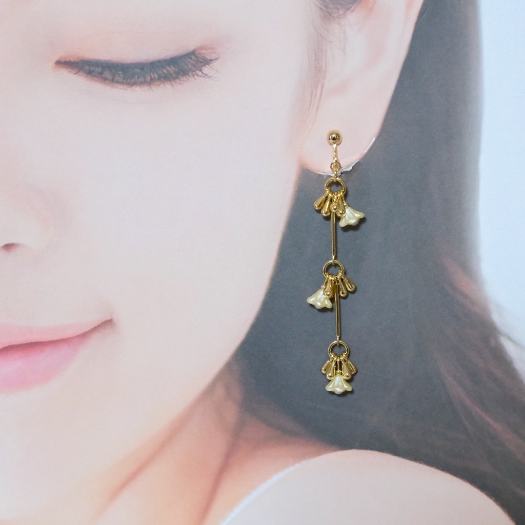 刀剣乱舞 源氏 小花とゴールドのゆらゆらイヤリング/ピアス