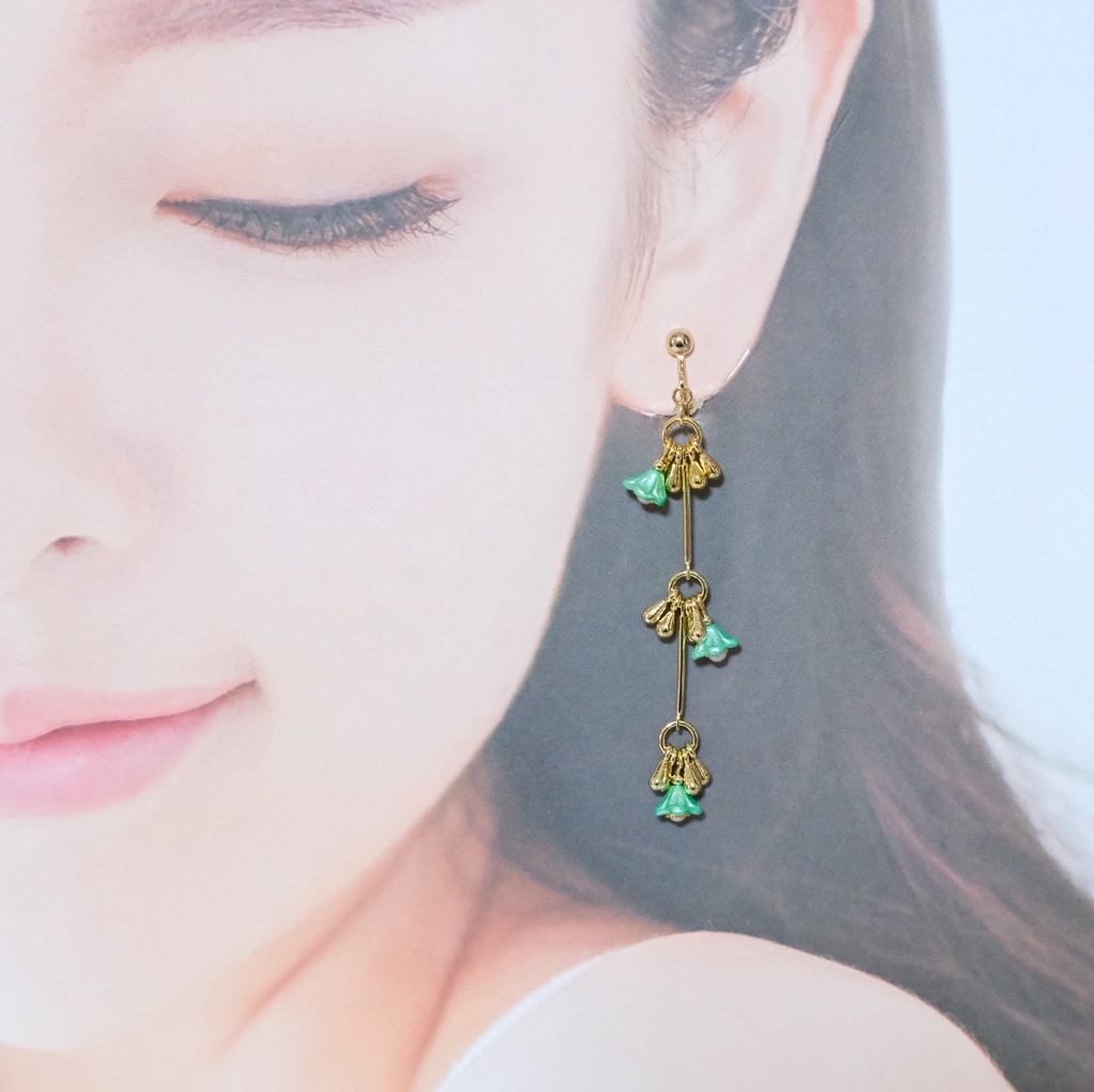 刀剣乱舞 源氏 小花とゴールドのゆらゆらイヤリング/ピアス